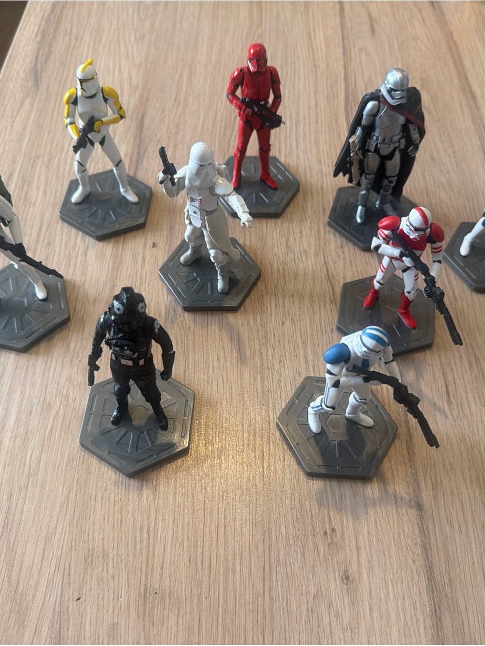 Disney Star Wars Action figures on stands (9)